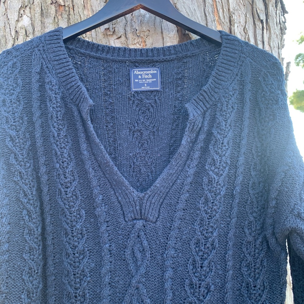 Abercrombie small knit v neck sweater